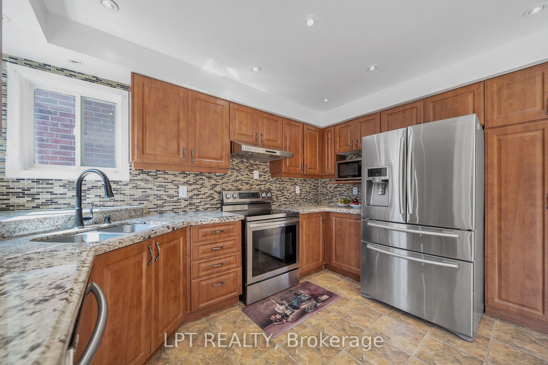 Photo 22 of 83 River Rock Crescent, Brampton, Fletcher's Meadow — HOMEH