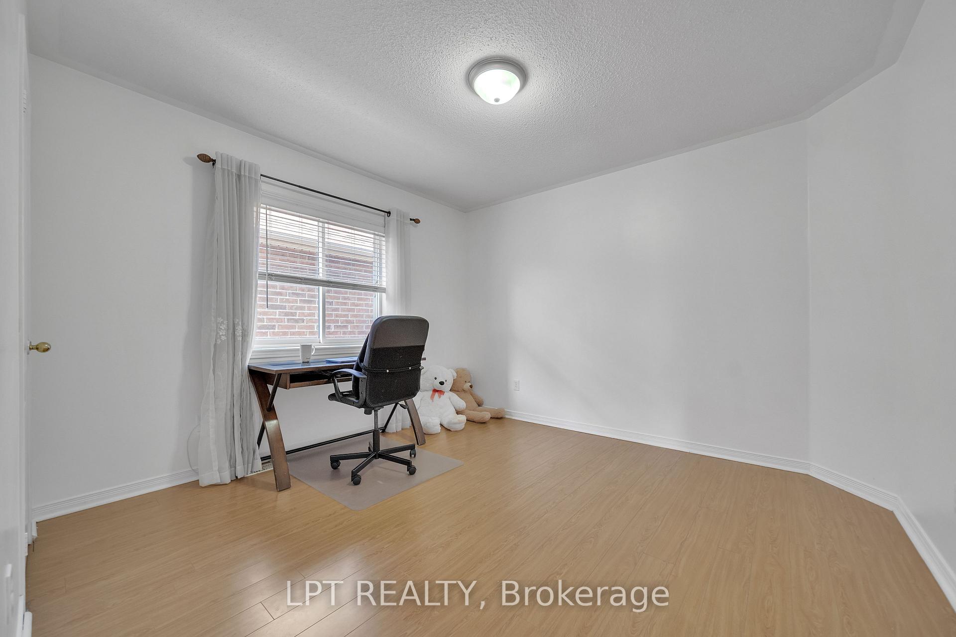 Photo 32 of 83 River Rock Crescent, Brampton, Fletcher's Meadow — HOMEH