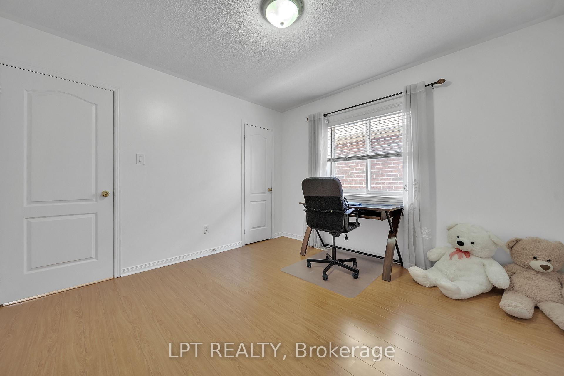 Photo 33 of 83 River Rock Crescent, Brampton, Fletcher's Meadow — HOMEH