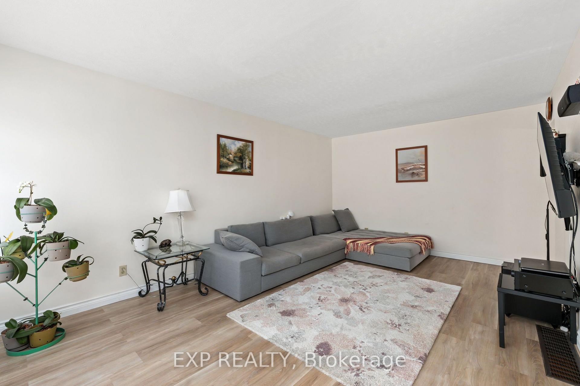 Photo 5 of 30 Harrison Avenue, Aurora, Aurora Village — HOMEH