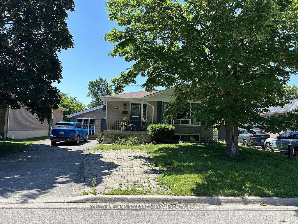 Photo 1 of Unit Main, 30 Collins Crescent, Aurora, Aurora Heights — HOMEH