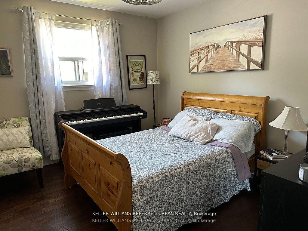 Photo 10 of Unit Main, 30 Collins Crescent, Aurora, Aurora Heights — HOMEH