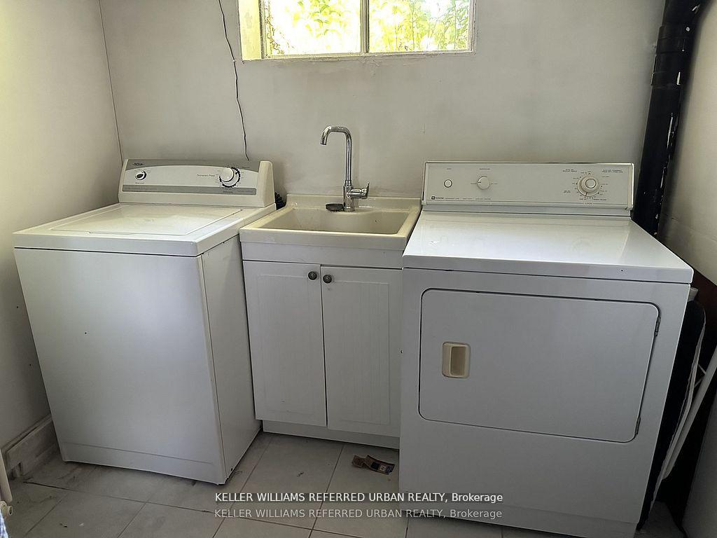 Photo 17 of Unit Main, 30 Collins Crescent, Aurora, Aurora Heights — HOMEH