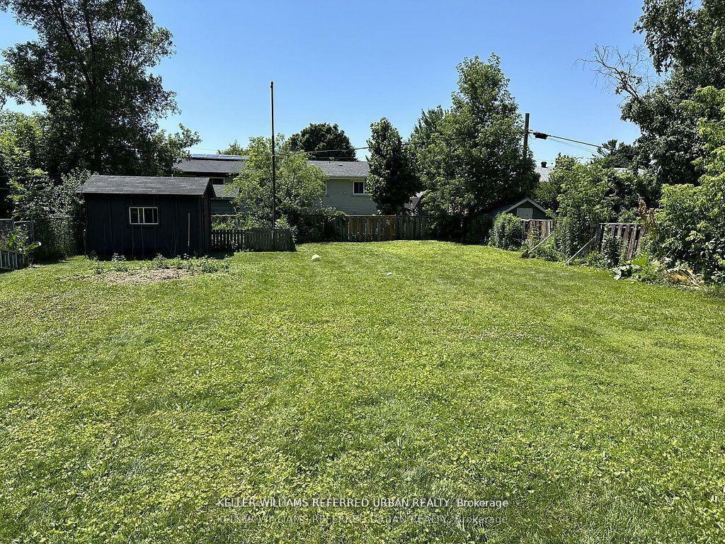 Photo 19 of Unit Main, 30 Collins Crescent, Aurora, Aurora Heights — HOMEH