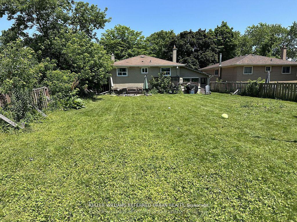 Photo 20 of Unit Main, 30 Collins Crescent, Aurora, Aurora Heights — HOMEH