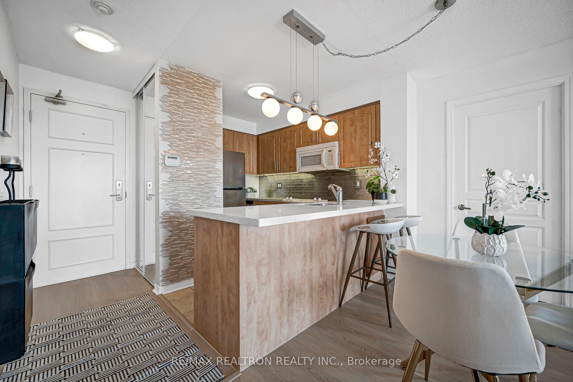 Photo 11 of Unit 601, 330 Red Maple Road, Richmond Hill, Langstaff — HOMEH