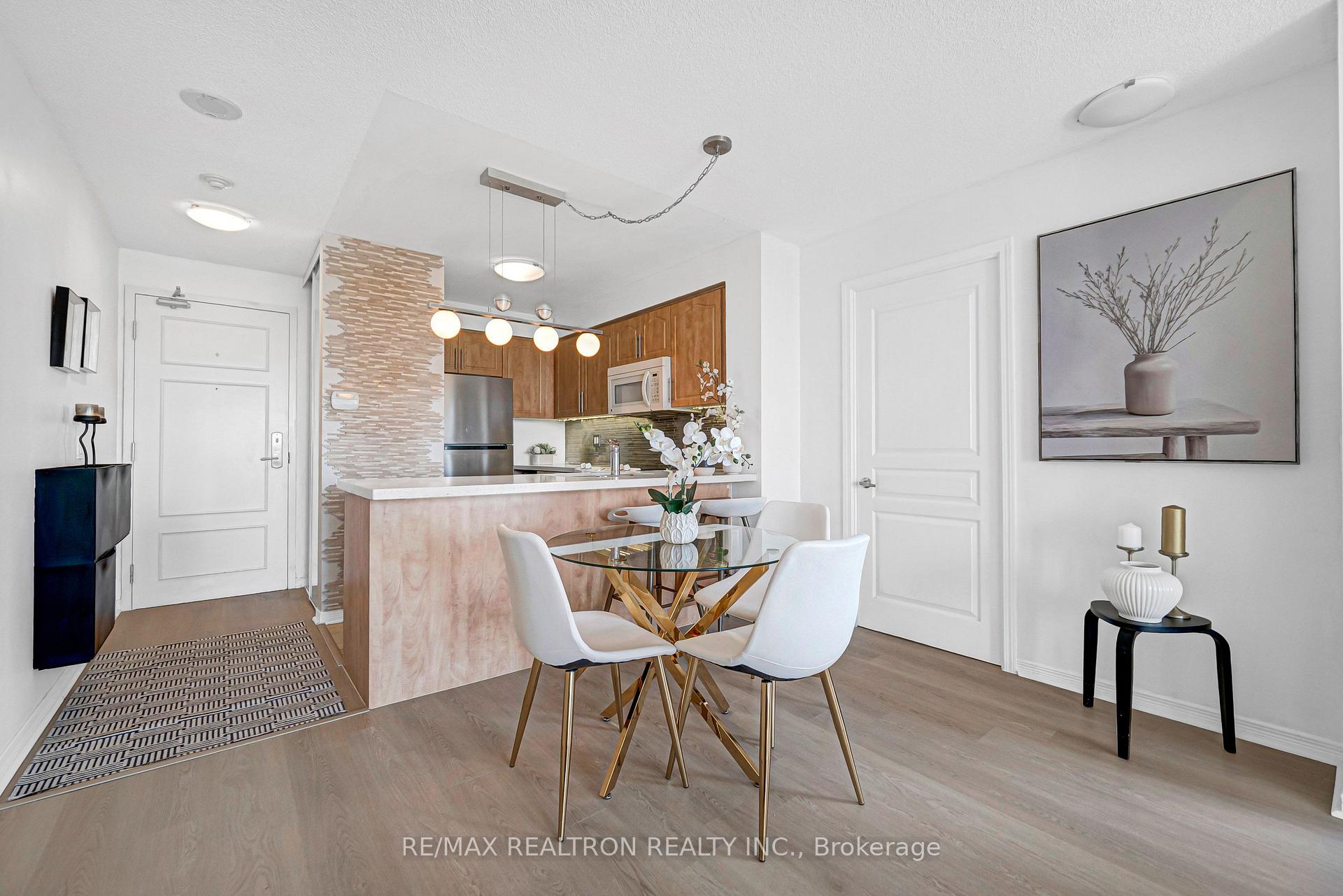 Photo 14 of Unit 601, 330 Red Maple Road, Richmond Hill, Langstaff — HOMEH
