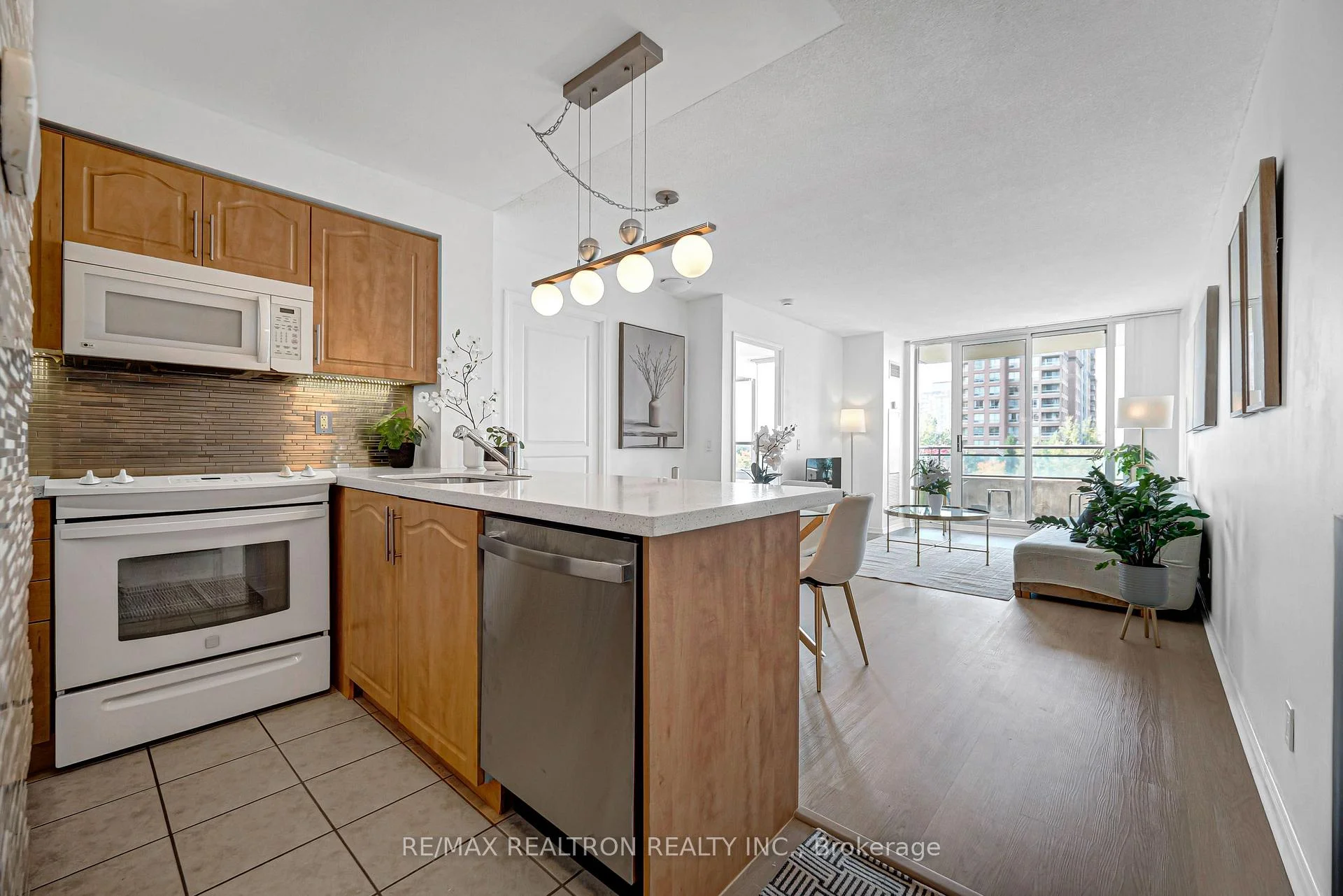 Photo 22 of Unit 601, 330 Red Maple Road, Richmond Hill, Langstaff — HOMEH