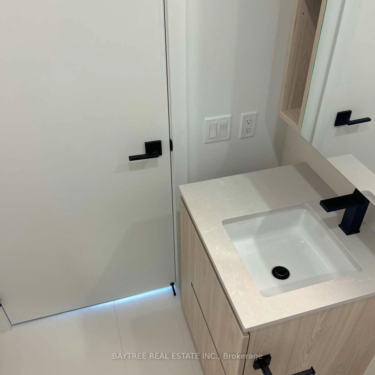 Photo 6 of Unit 1015, 699 Sheppard Avenue E, North York, Bayview Village — HOMEH