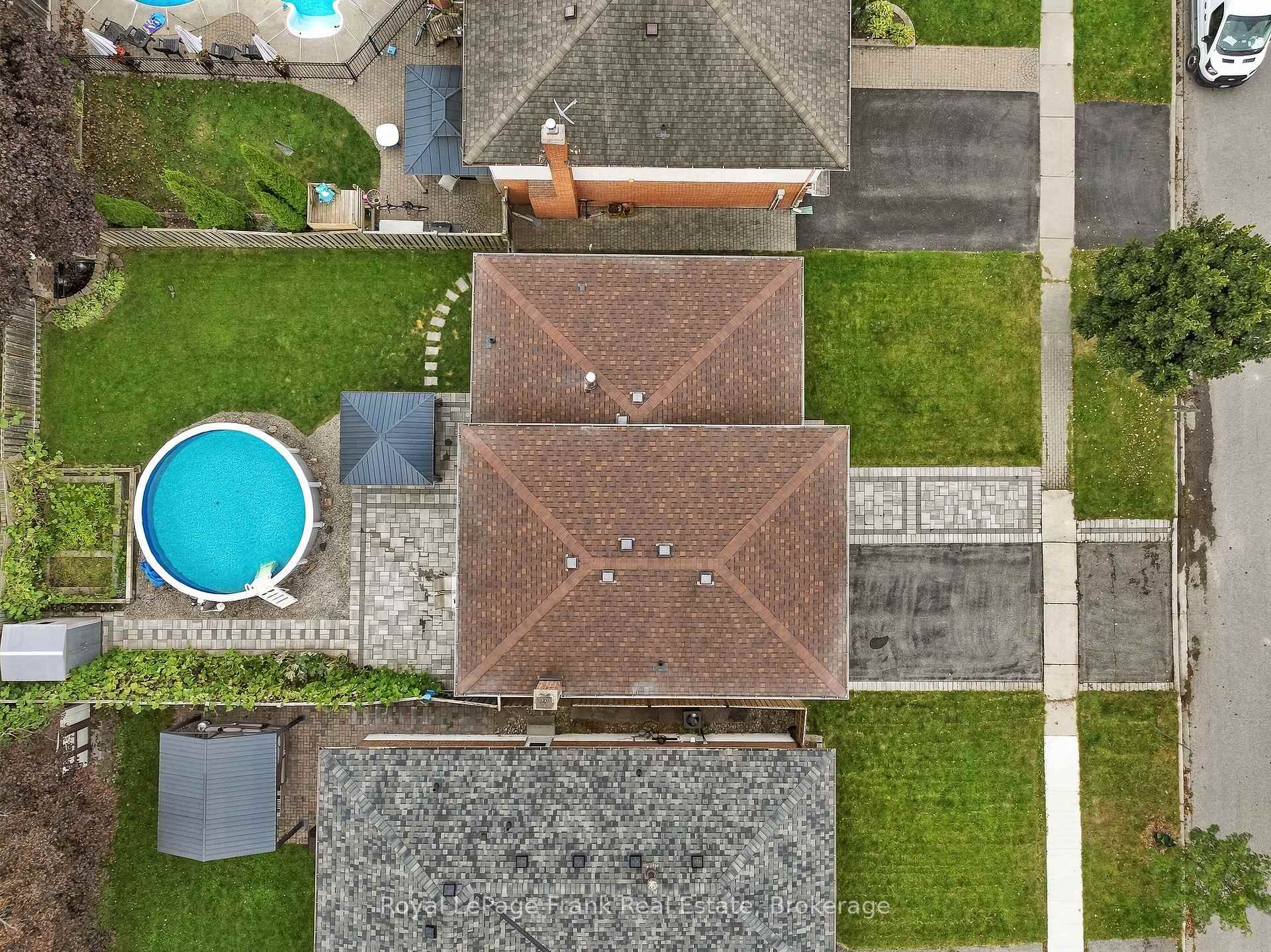 Photo 4 of 15 Hillier Street, Clarington, Bowmanville — HOMEH