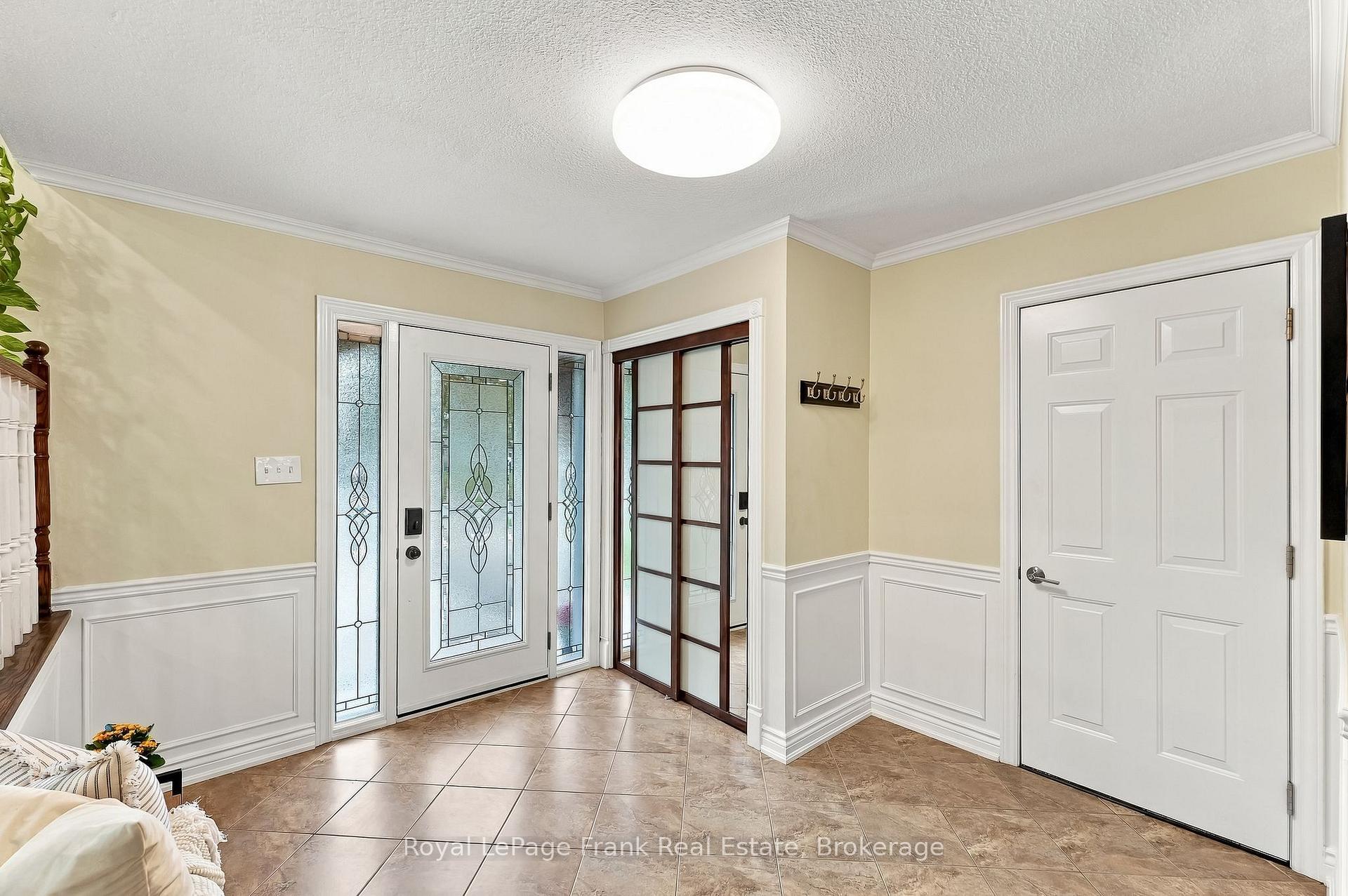 Photo 6 of 15 Hillier Street, Clarington, Bowmanville — HOMEH