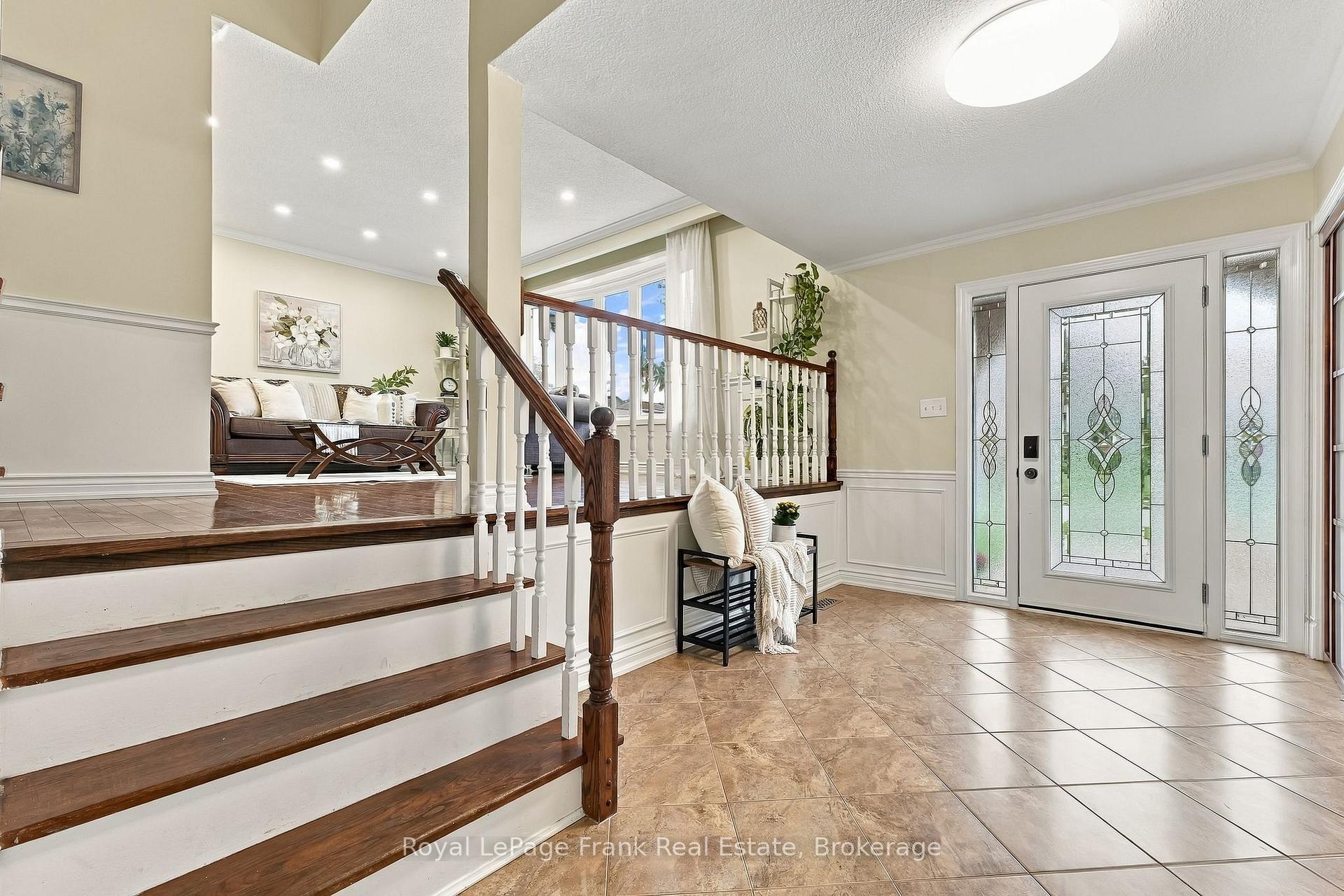Photo 7 of 15 Hillier Street, Clarington, Bowmanville — HOMEH