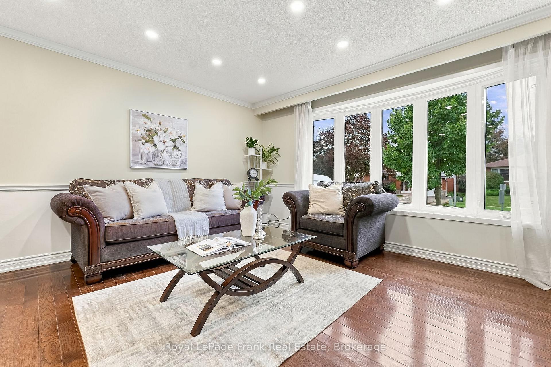 Photo 10 of 15 Hillier Street, Clarington, Bowmanville — HOMEH