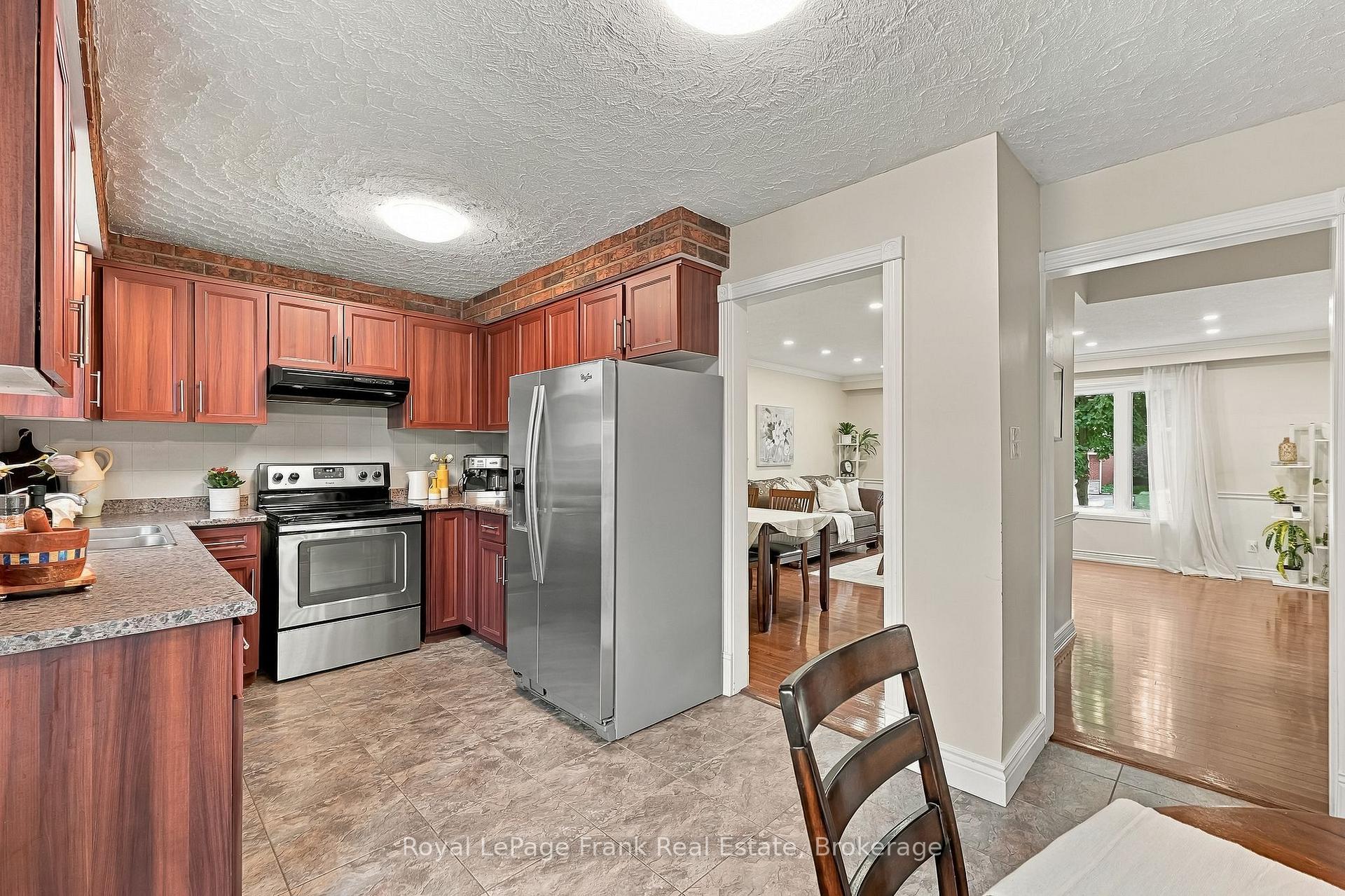 Photo 15 of 15 Hillier Street, Clarington, Bowmanville — HOMEH