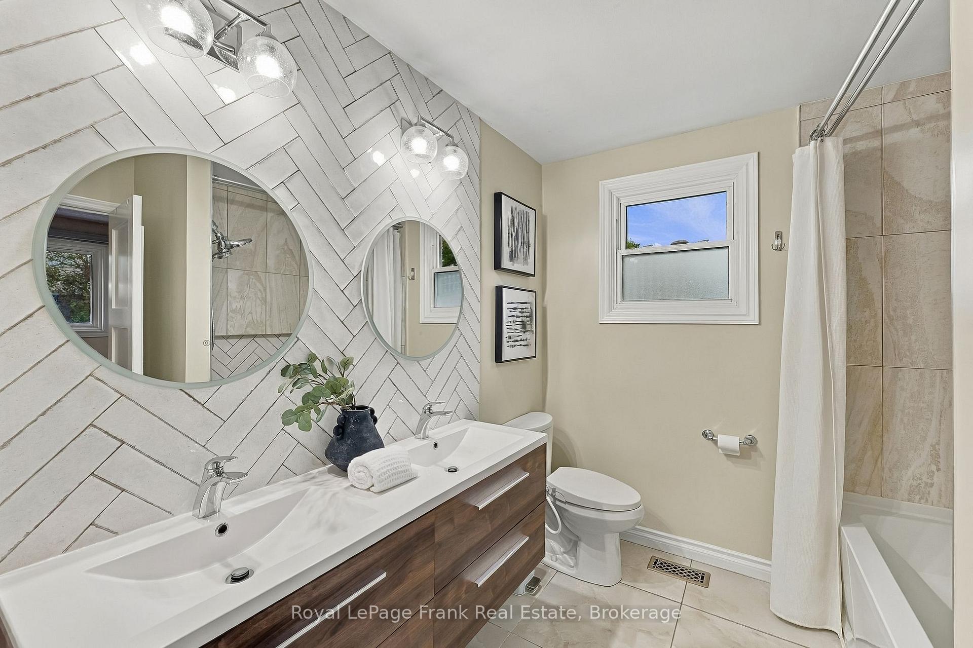 Photo 30 of 15 Hillier Street, Clarington, Bowmanville — HOMEH