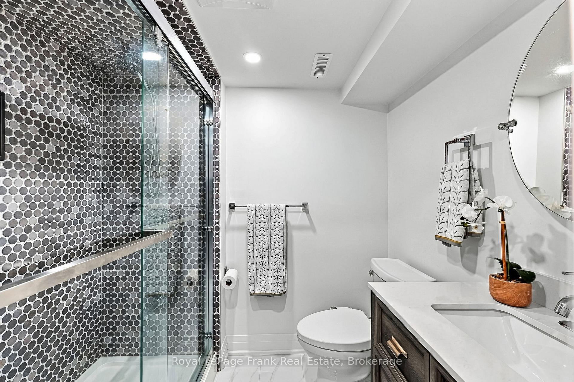 Photo 36 of 15 Hillier Street, Clarington, Bowmanville — HOMEH