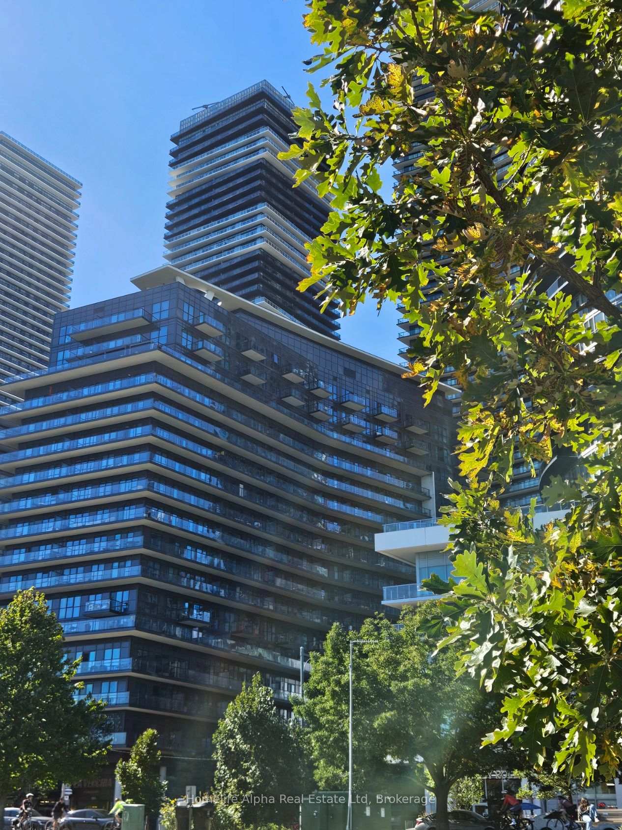 Photo 2 of Unit 202, 39 Annie Craig Drive, Etobicoke, Mimico — HOMEH