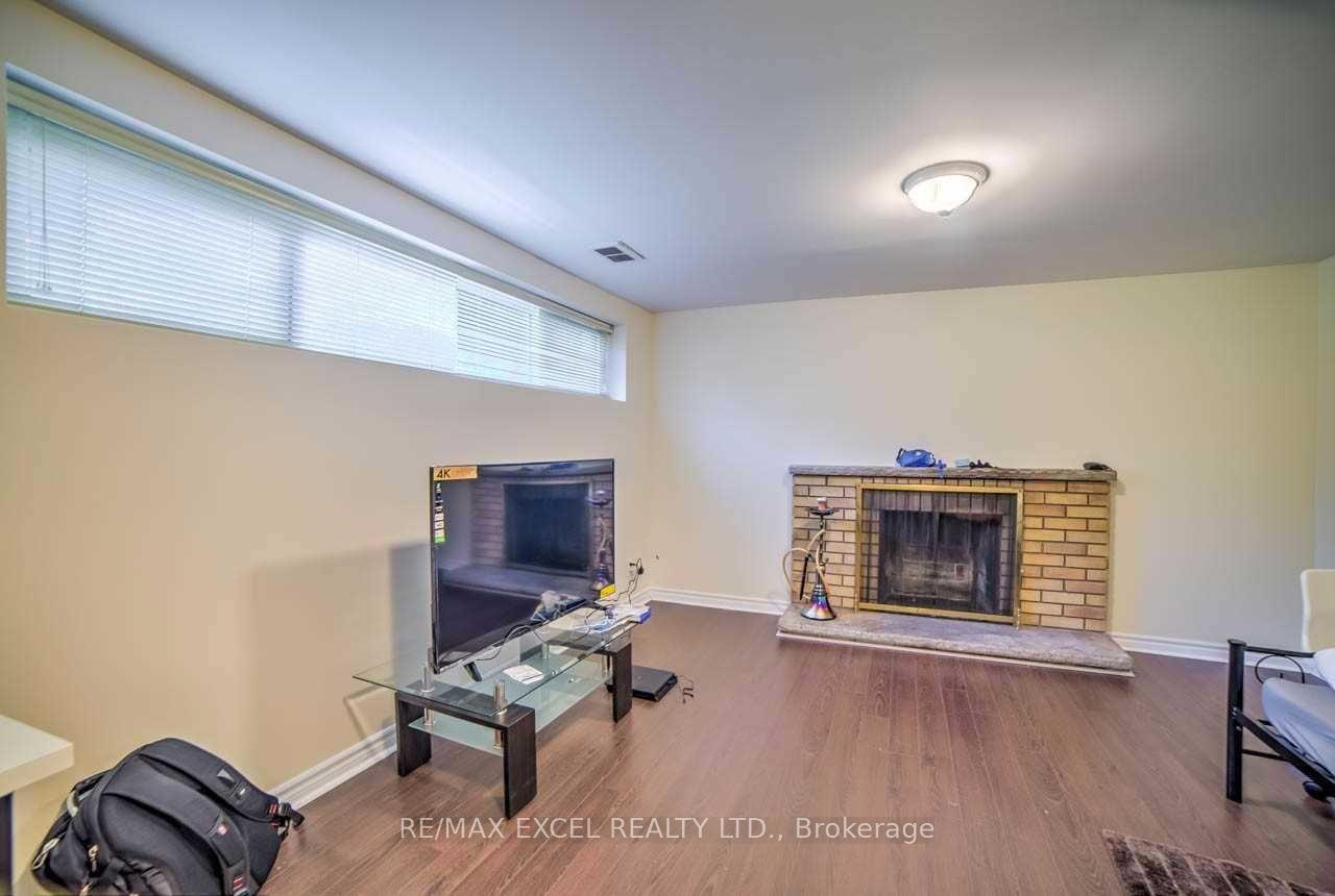 Photo 10 of 54 Bowerbank Drive, North York, Newtonbrook East — HOMEH