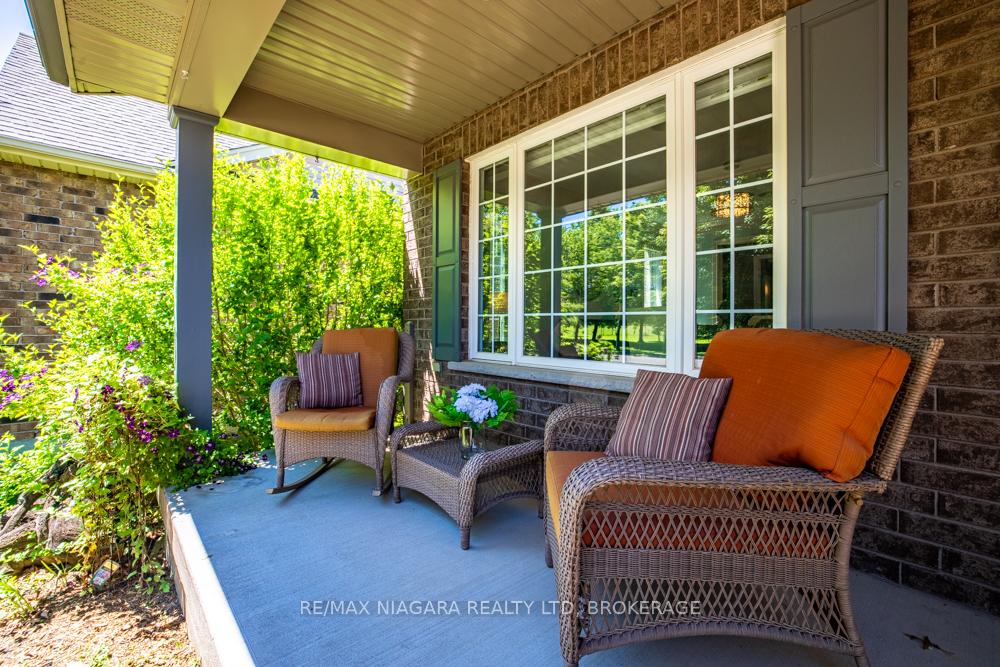 Photo 3 of 374 Pelham Road, St. Catharines, Rykert/Vansickle — HOMEH