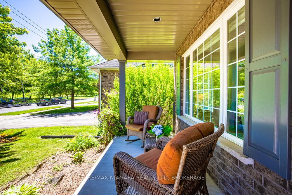 Photo 4 of 374 Pelham Road, St. Catharines, Rykert/Vansickle — HOMEH