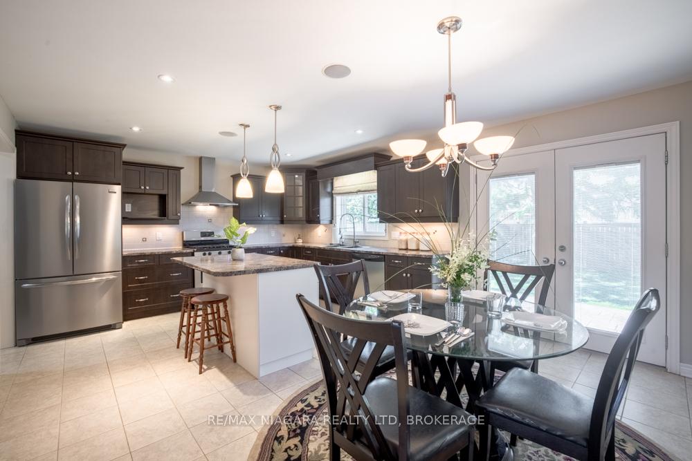 Photo 12 of 374 Pelham Road, St. Catharines, Rykert/Vansickle — HOMEH