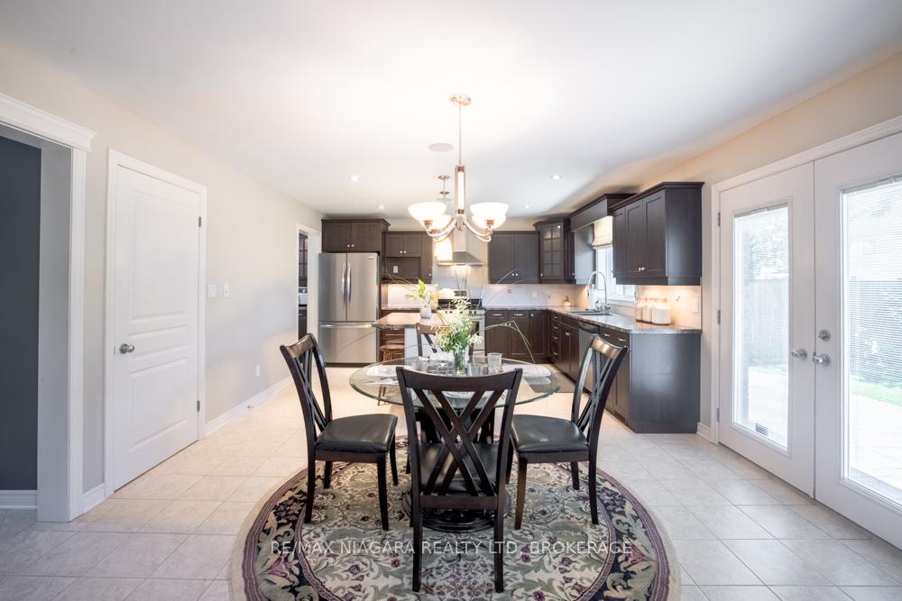 Photo 13 of 374 Pelham Road, St. Catharines, Rykert/Vansickle — HOMEH