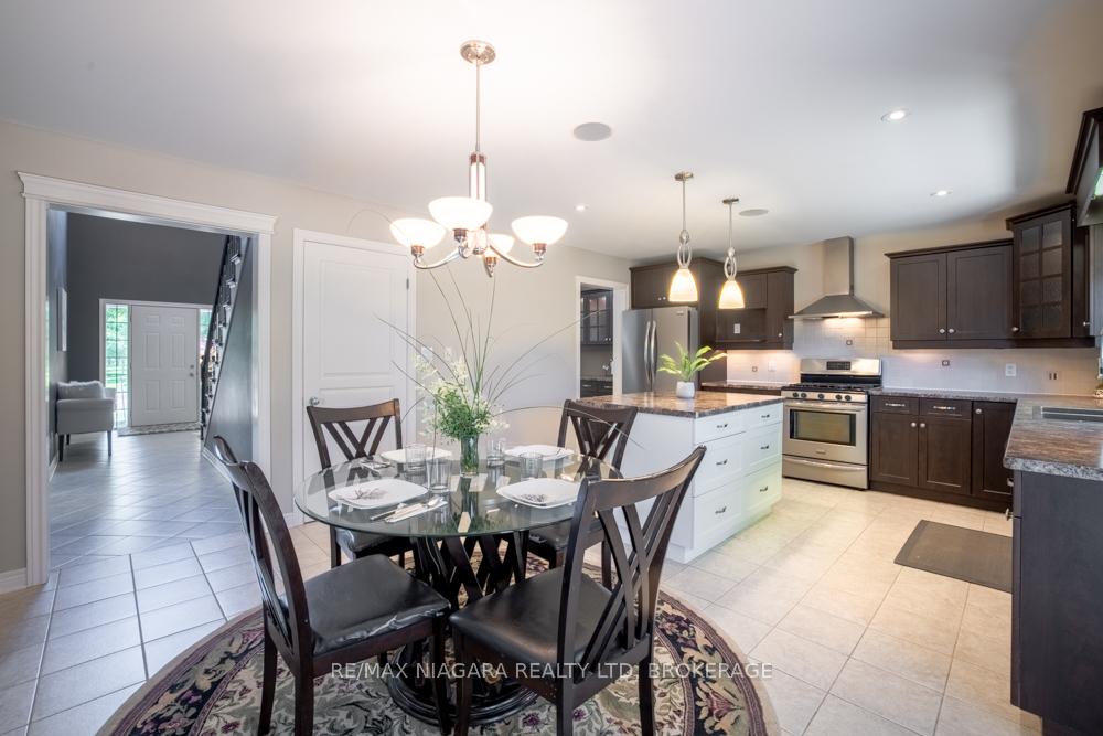 Photo 14 of 374 Pelham Road, St. Catharines, Rykert/Vansickle — HOMEH