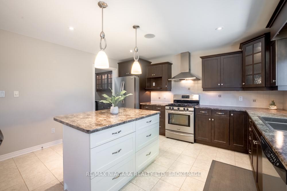 Photo 15 of 374 Pelham Road, St. Catharines, Rykert/Vansickle — HOMEH
