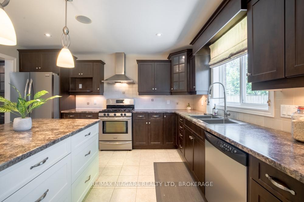 Photo 16 of 374 Pelham Road, St. Catharines, Rykert/Vansickle — HOMEH