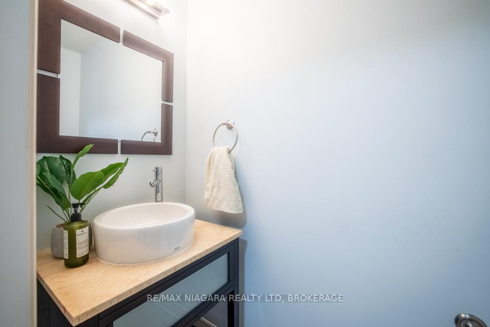 Photo 33 of 374 Pelham Road, St. Catharines, Rykert/Vansickle — HOMEH