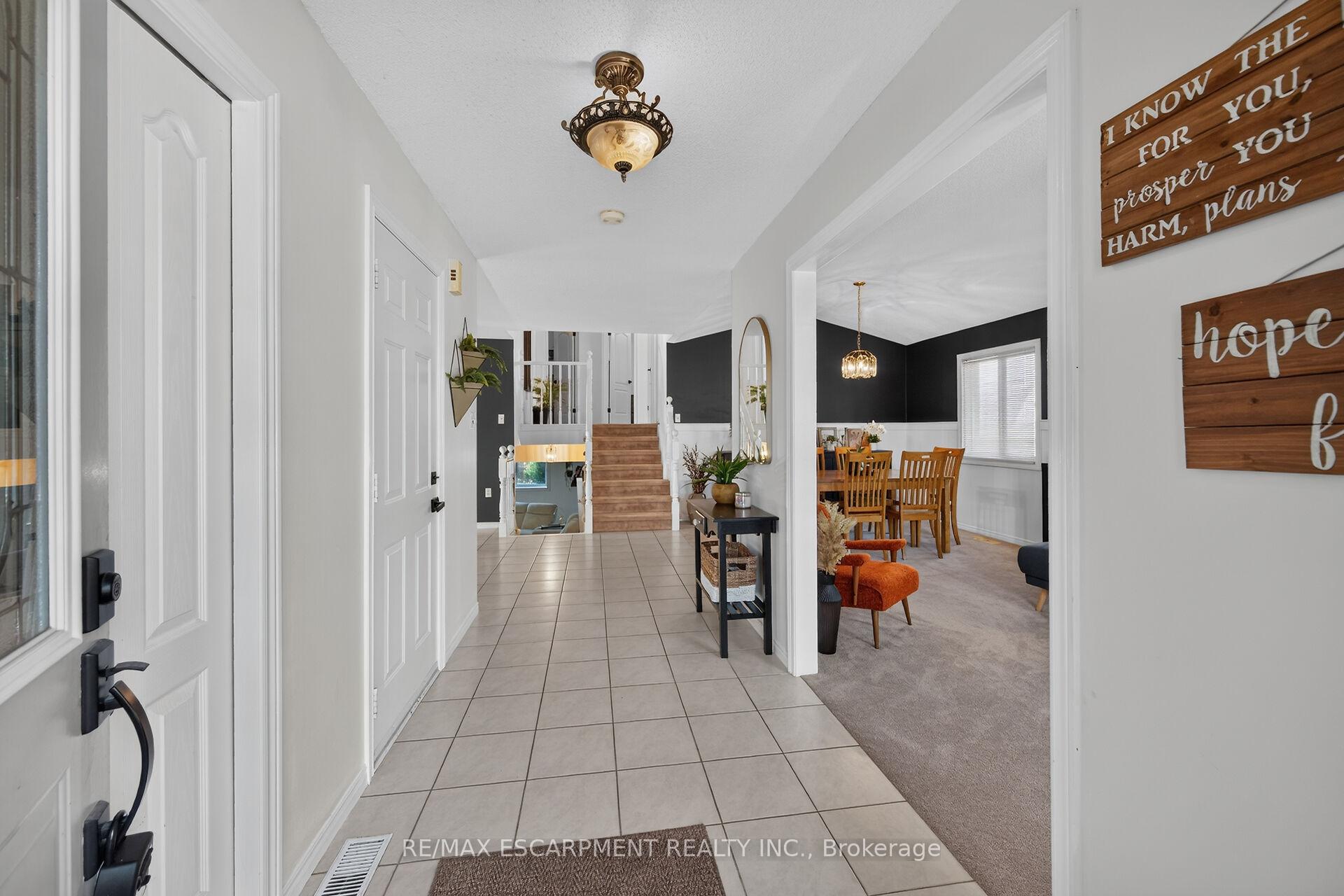 Photo 3 of 37 Glenhollow Drive, Hamilton, Stoney Creek — HOMEH
