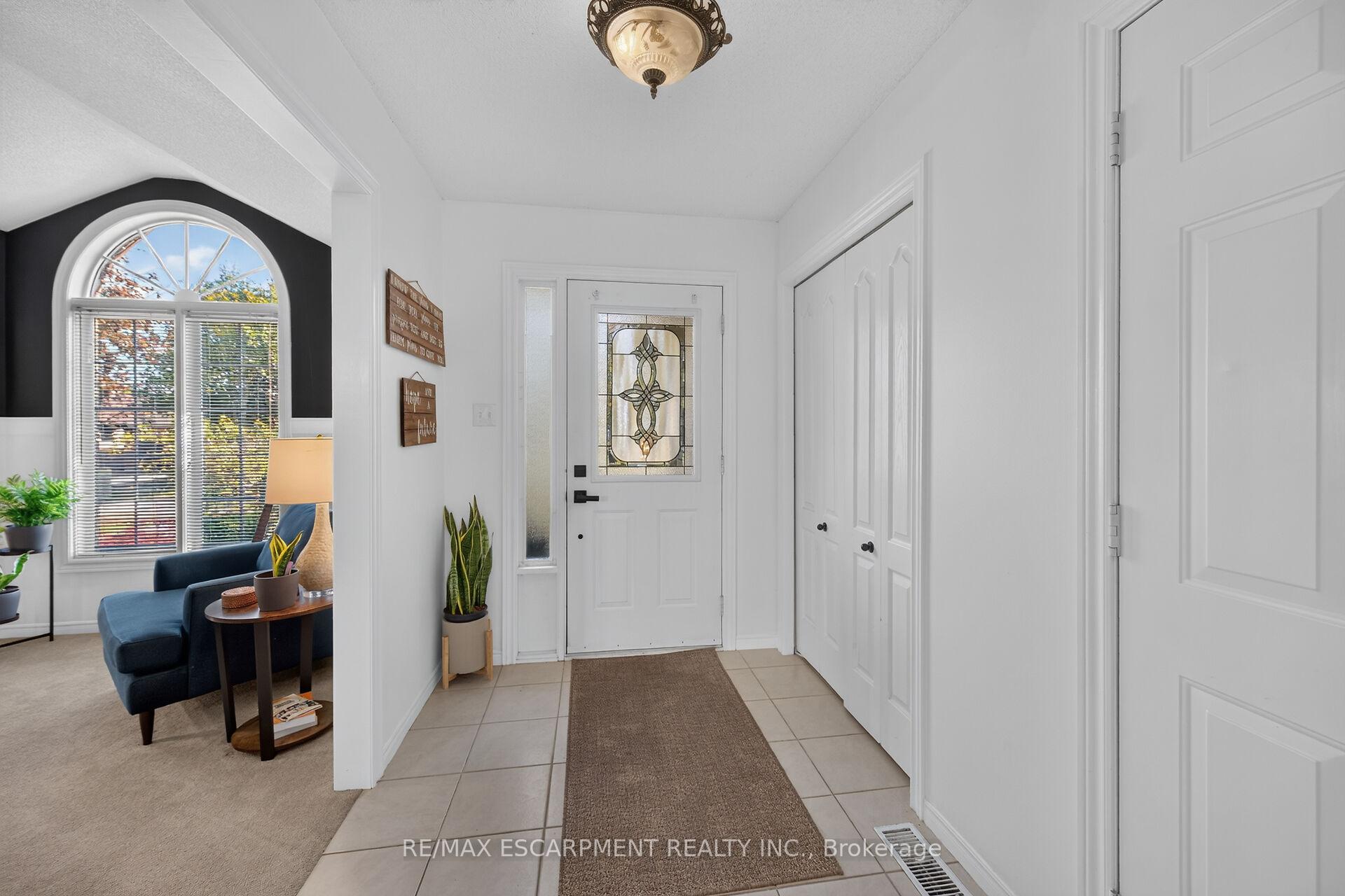 Photo 4 of 37 Glenhollow Drive, Hamilton, Stoney Creek — HOMEH