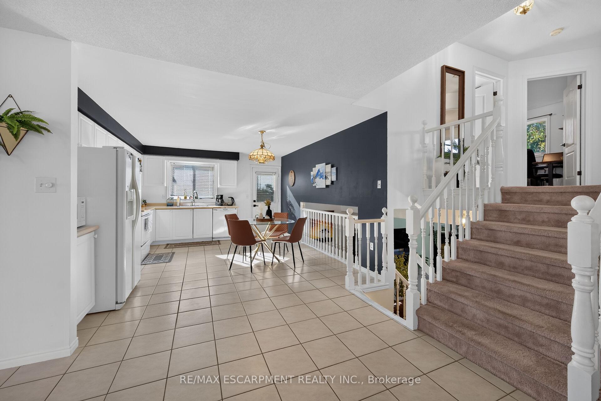 Photo 10 of 37 Glenhollow Drive, Hamilton, Stoney Creek — HOMEH