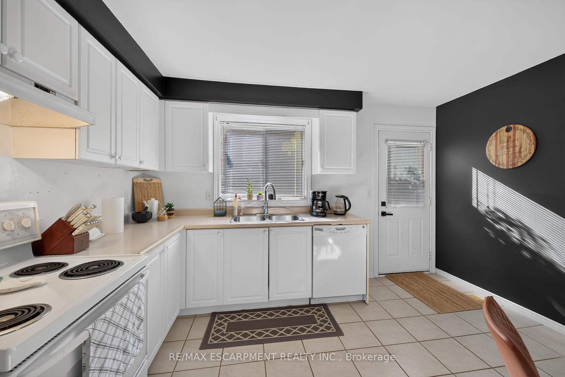 Photo 14 of 37 Glenhollow Drive, Hamilton, Stoney Creek — HOMEH