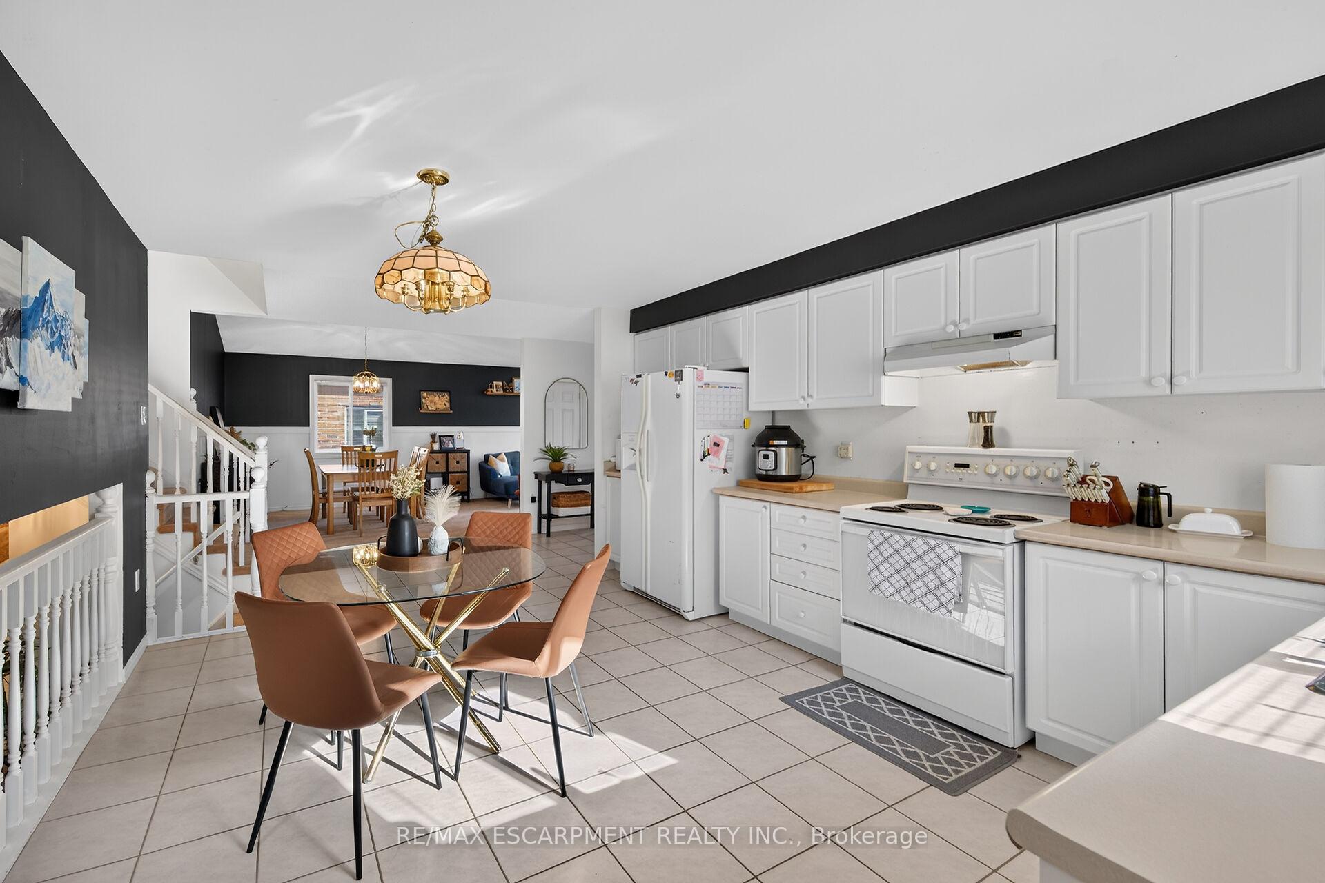 Photo 15 of 37 Glenhollow Drive, Hamilton, Stoney Creek — HOMEH