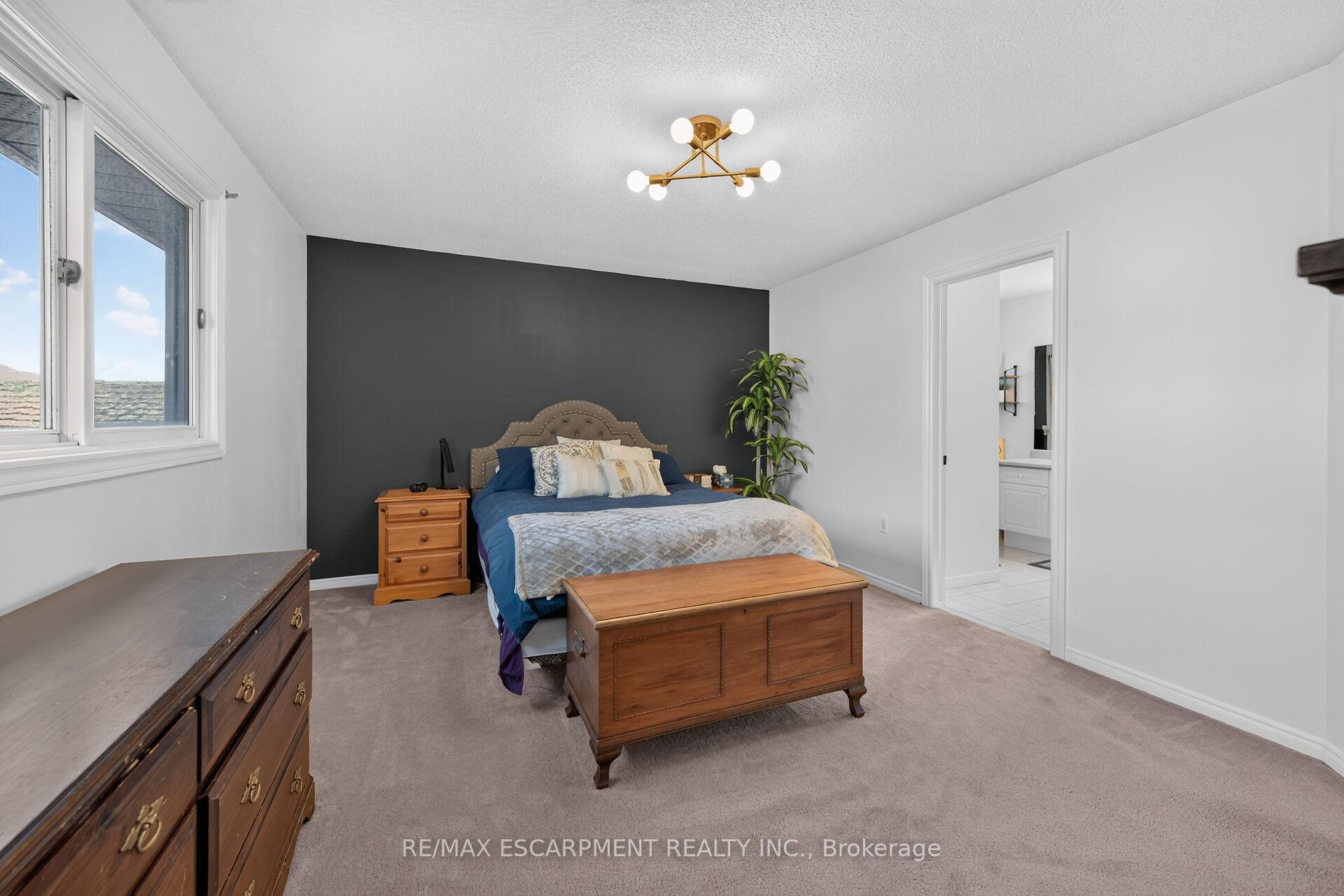 Photo 21 of 37 Glenhollow Drive, Hamilton, Stoney Creek — HOMEH