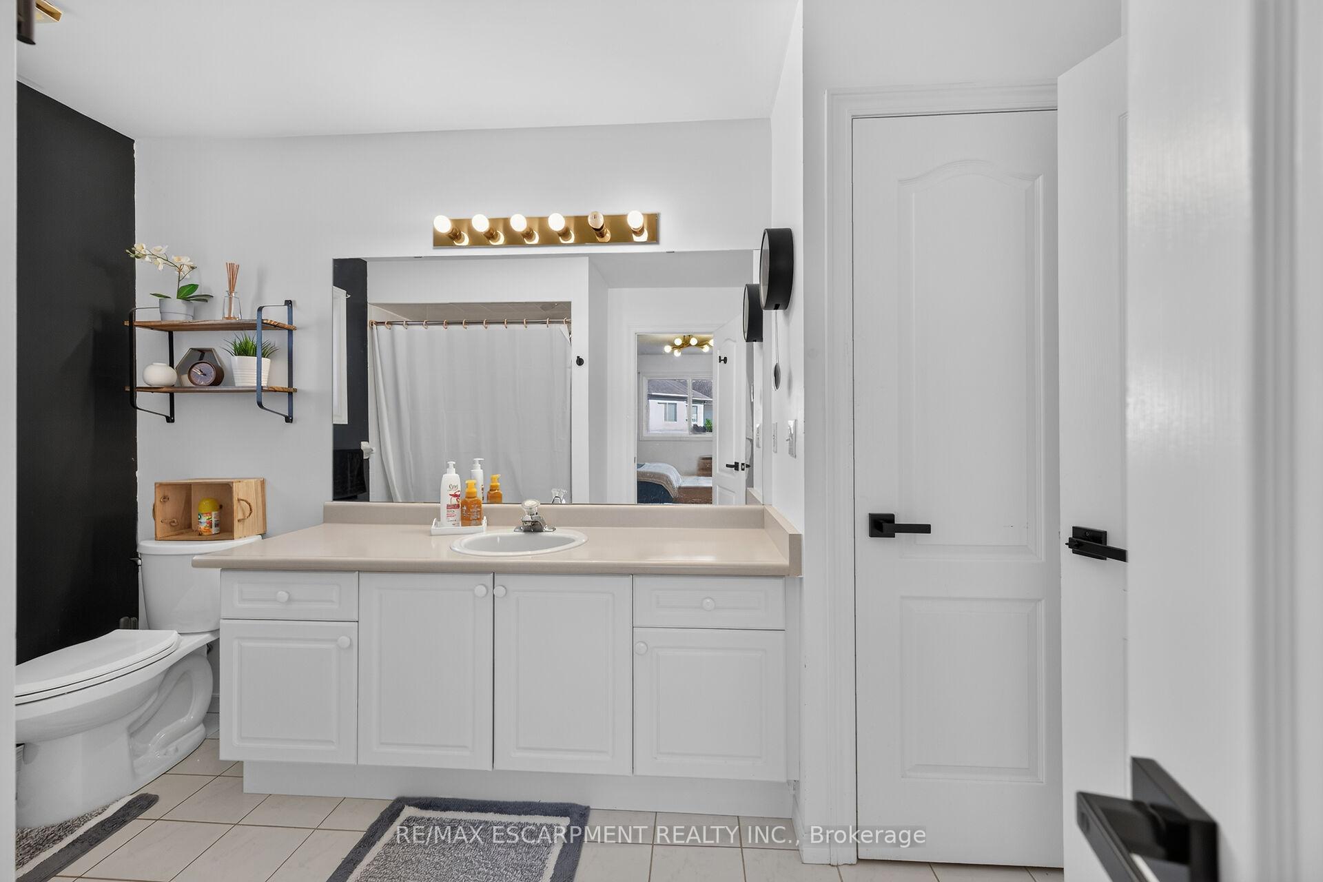 Photo 22 of 37 Glenhollow Drive, Hamilton, Stoney Creek — HOMEH