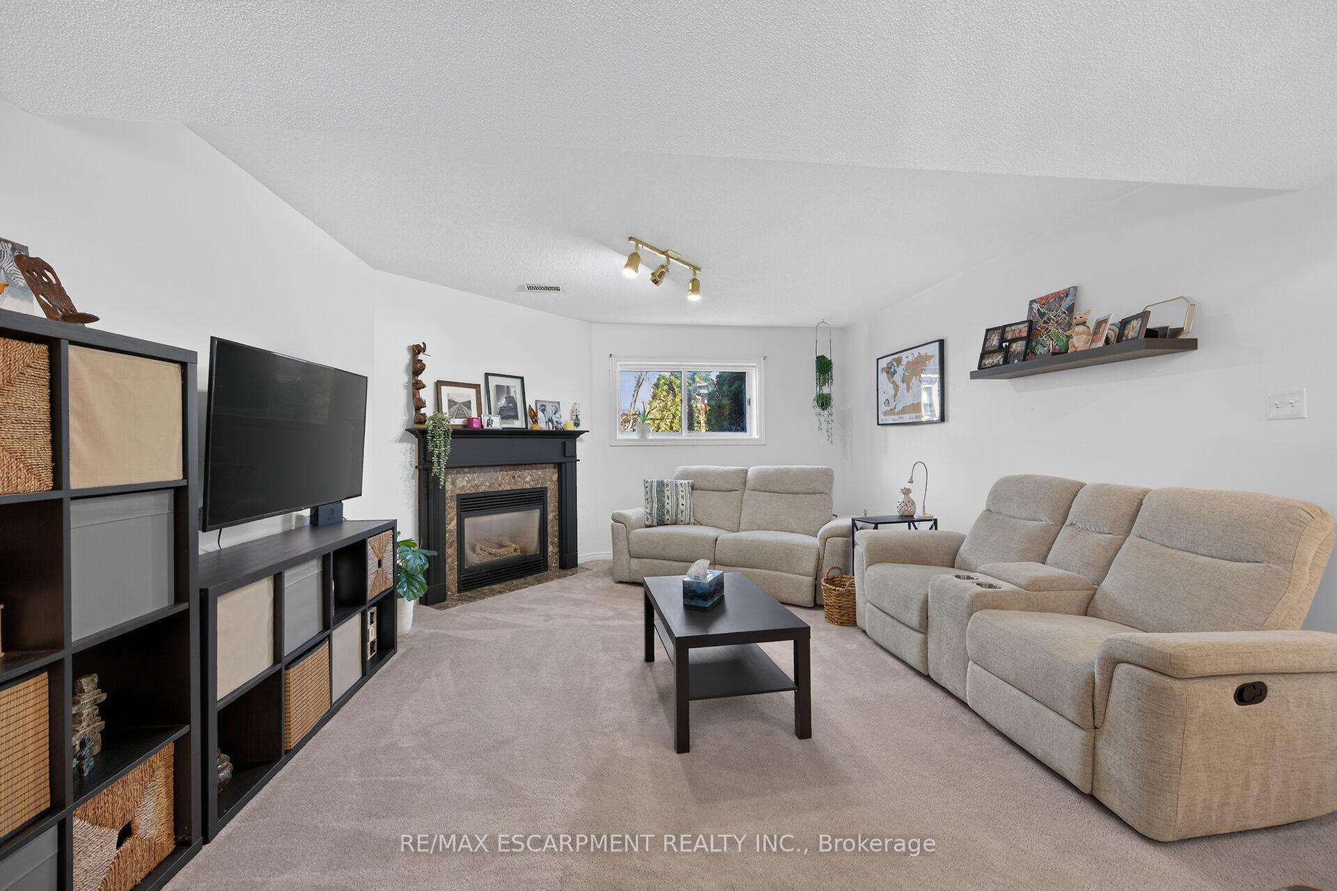 Photo 29 of 37 Glenhollow Drive, Hamilton, Stoney Creek — HOMEH