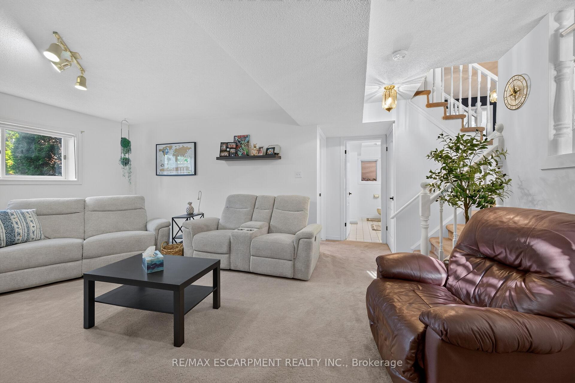 Photo 32 of 37 Glenhollow Drive, Hamilton, Stoney Creek — HOMEH