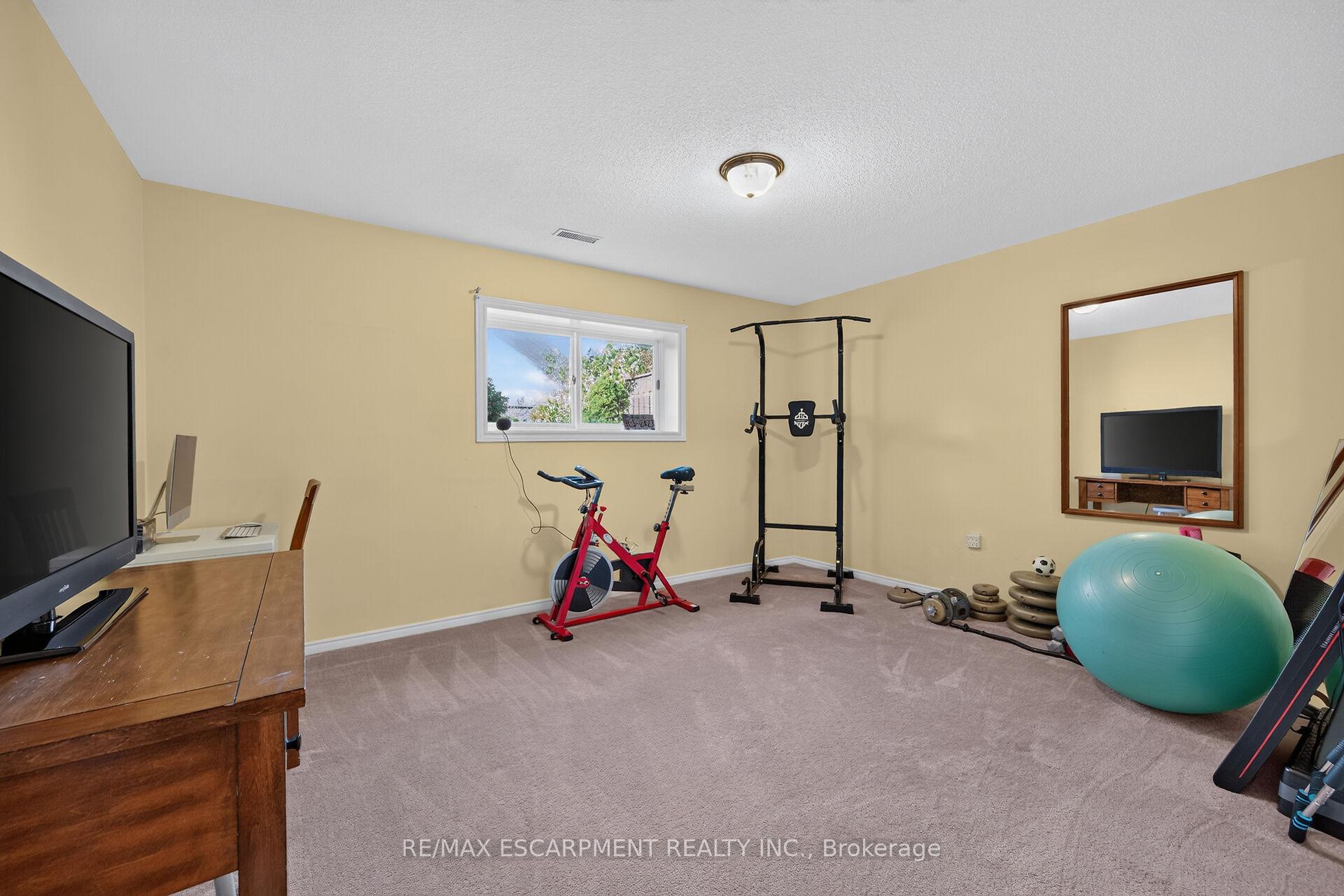 Photo 33 of 37 Glenhollow Drive, Hamilton, Stoney Creek — HOMEH
