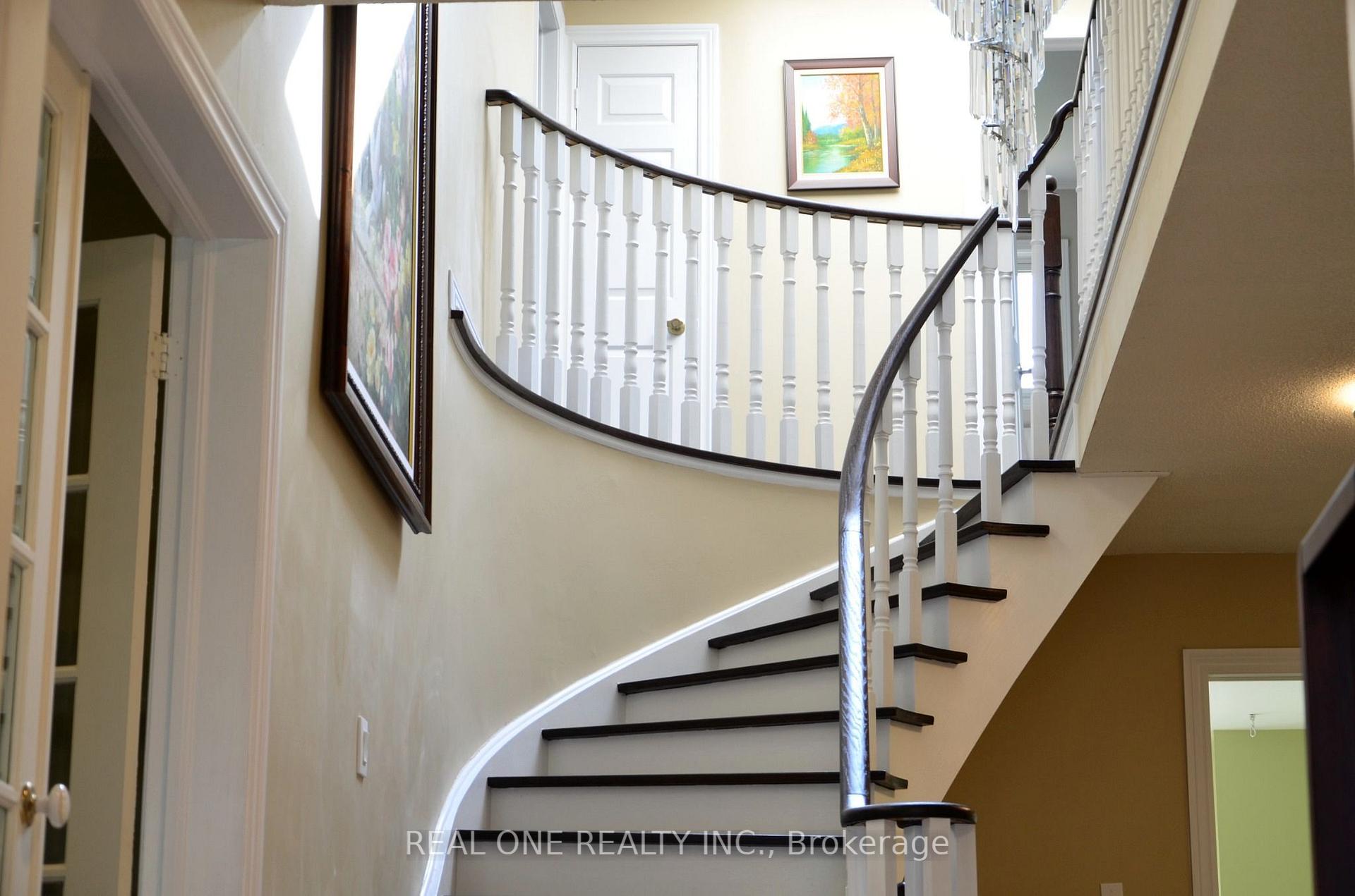 Photo 3 of 4379 Sedgefield Road, Mississauga, Central Erin Mills — HOMEH