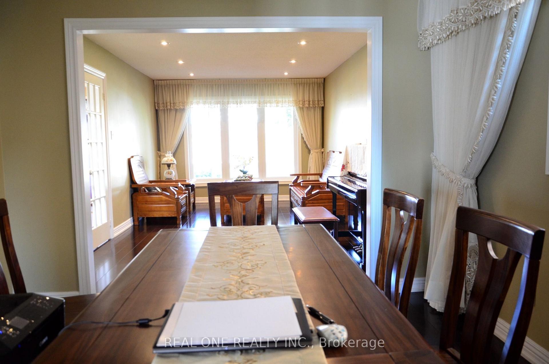 Photo 5 of 4379 Sedgefield Road, Mississauga, Central Erin Mills — HOMEH