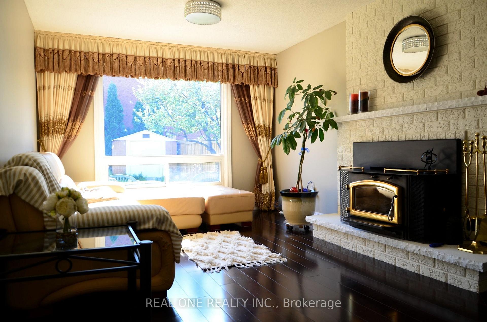 Photo 9 of 4379 Sedgefield Road, Mississauga, Central Erin Mills — HOMEH