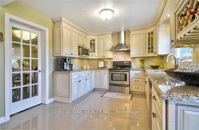 Photo 10 of 4379 Sedgefield Road, Mississauga, Central Erin Mills — HOMEH