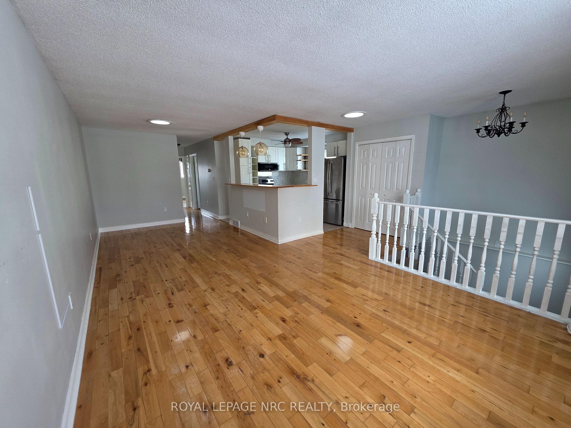 Photo 2 of 37 Fox Trail Drive, St. Catharines, Rykert/Vansickle — HOMEH
