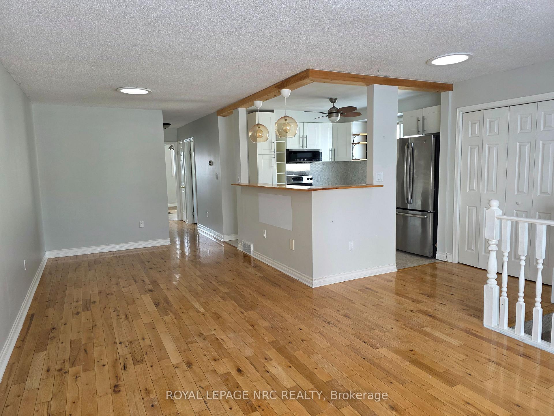 Photo 3 of 37 Fox Trail Drive, St. Catharines, Rykert/Vansickle — HOMEH
