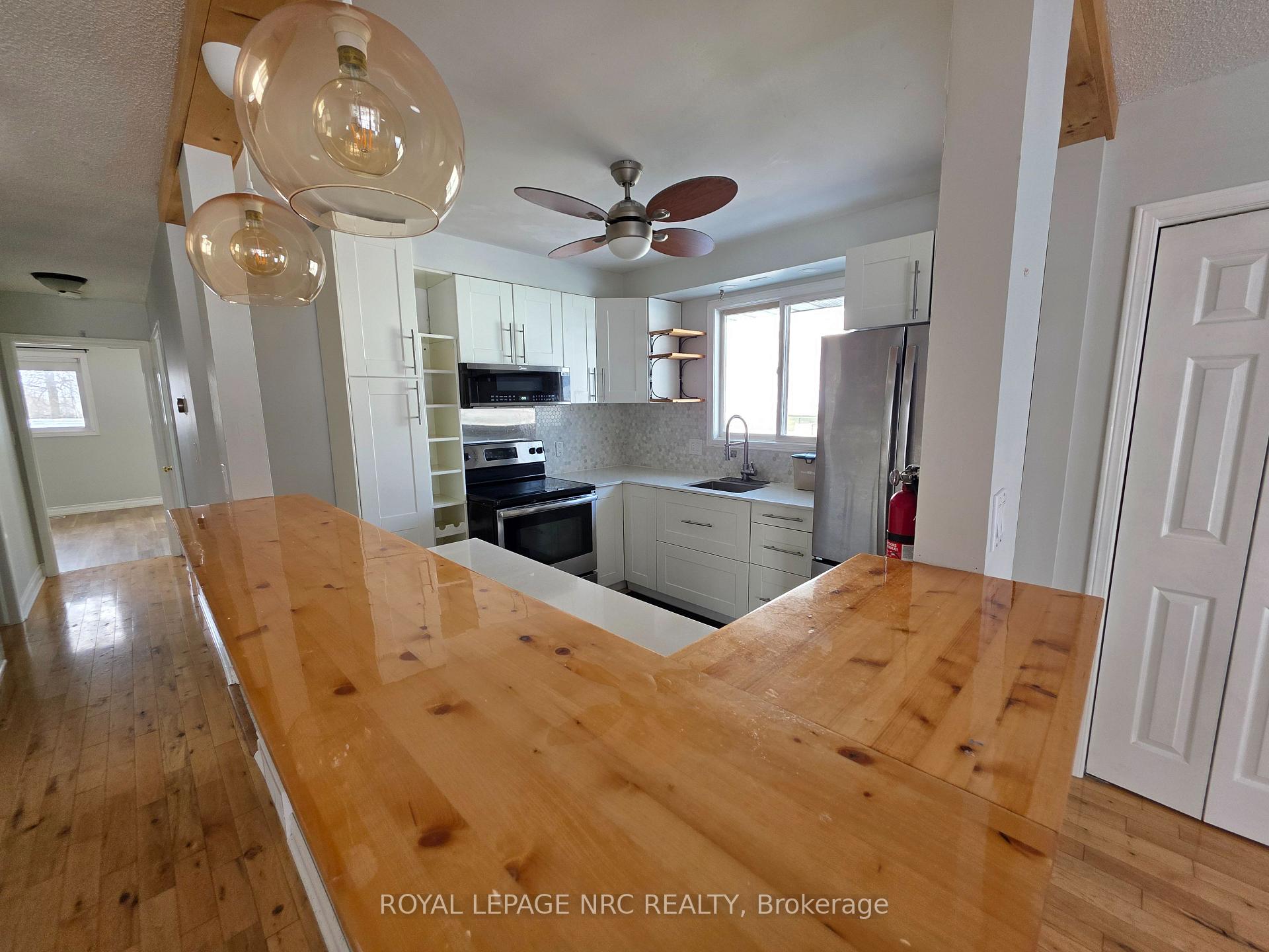 Photo 4 of 37 Fox Trail Drive, St. Catharines, Rykert/Vansickle — HOMEH