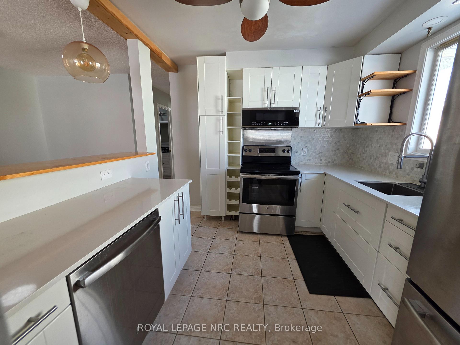 Photo 5 of 37 Fox Trail Drive, St. Catharines, Rykert/Vansickle — HOMEH
