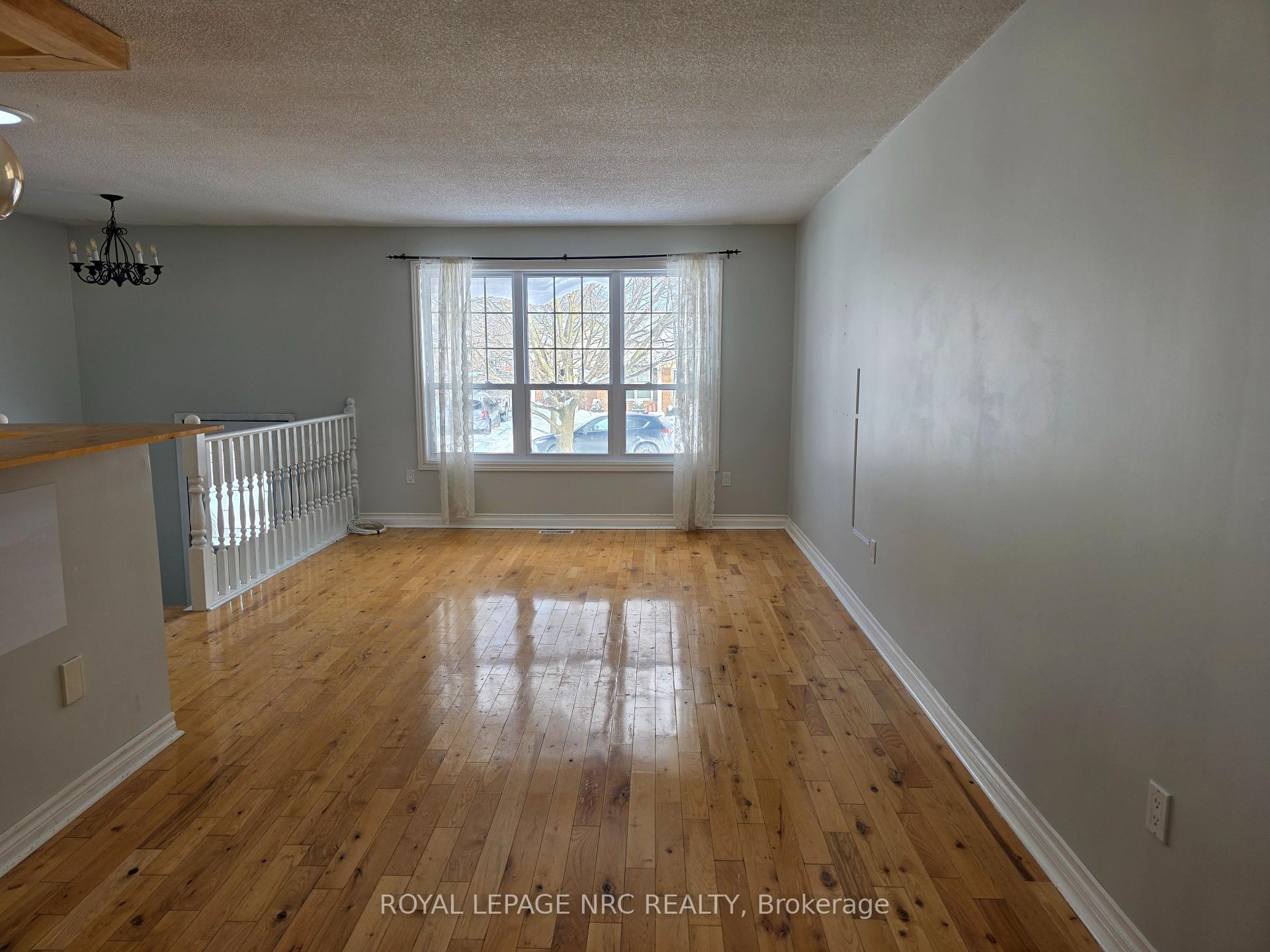 Photo 8 of 37 Fox Trail Drive, St. Catharines, Rykert/Vansickle — HOMEH