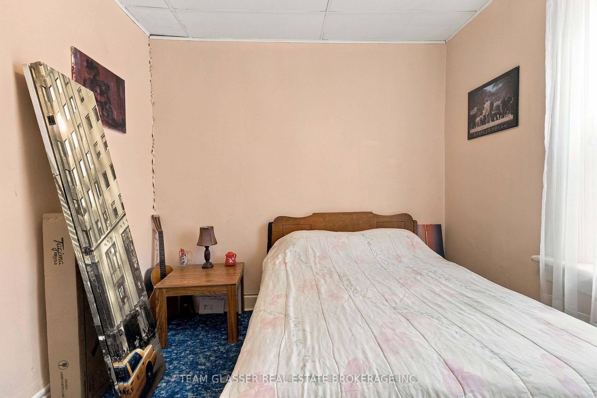 Photo 23 of 666 St James Street, London, East C — HOMEH